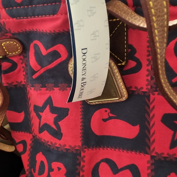 Dooney and Bourke brand new purse - Picture 2 of 5